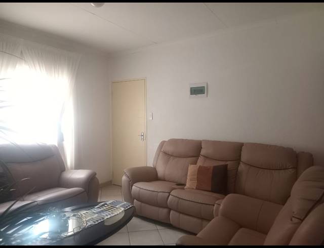 3 BEDROOM HOUSE FOR SALE IN VANDERBIJLPARK CE 3